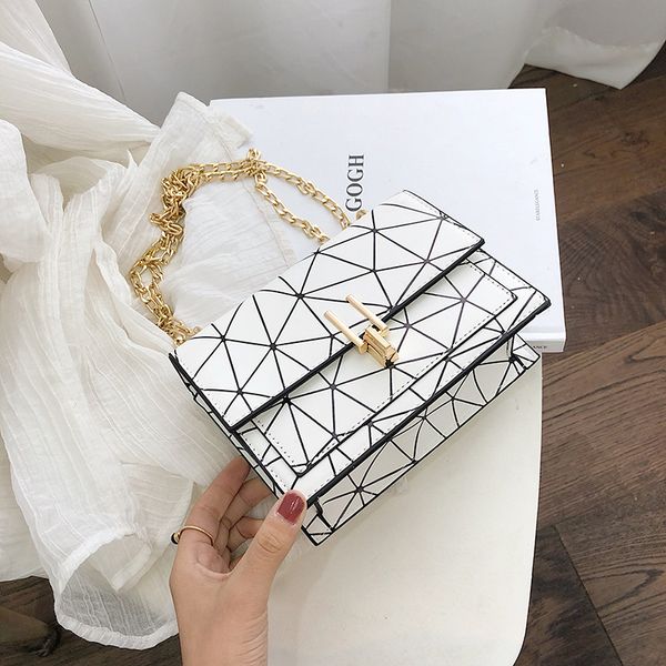 women shoulder bags 2020 summer new korean version of the messenger bag handbag chain wild crack printing wild shoulder bag
women shoulder bags 2020 summer new korean version of the messenger bag handbag chain wild crack printing wild shoulder bag