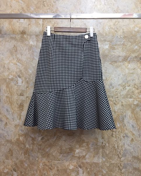 autumn and winter 2019 new women's ruffles with plaid weave decoration and a-line skirt 1013, Black
autumn and winter 2019 new women's ruffles with plaid weave decoration and a-line skirt 1013, Black