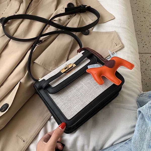 2019 fashion messenger bag for women simple retro small square packet ins personality shoulder crossbody bag
2019 fashion messenger bag for women simple retro small square packet ins personality shoulder crossbody bag