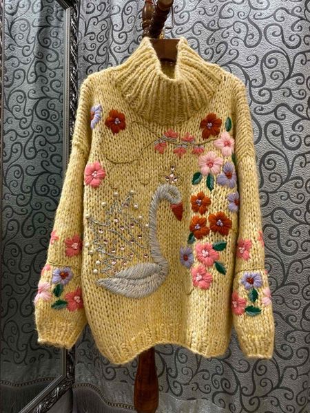 2019 early autumn new female high collar embroidery flower pattern color matching woven loose long sleeve sweater sweater 1004, White;black 
2019 early autumn new female high collar embroidery flower pattern color matching woven loose long sleeve sweater sweater 1004, White;black