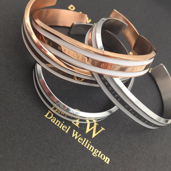new fashion high-end brand simple wild men and women couples open bracelet c-type rose gold 316l stainless steel bracelet bracelet 0000, Black
new fashion high-end brand simple wild men and women couples open bracelet c-type rose gold 316l stainless steel bracelet bracelet 0000, Black