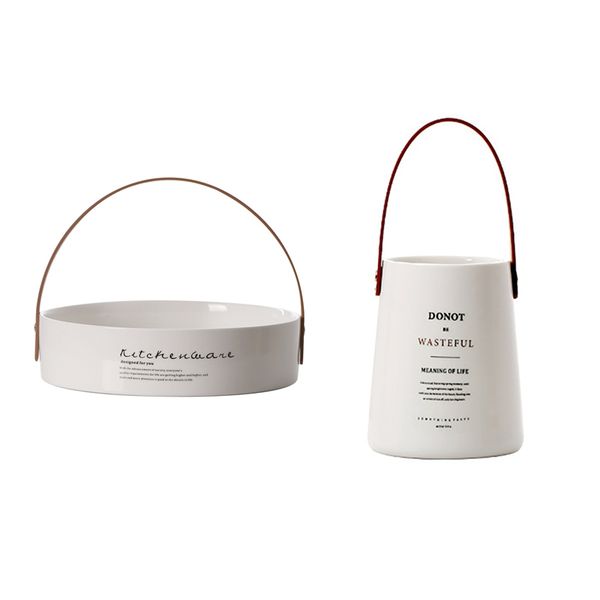 2 шт уникальные chic nordic керамика хранения jar бутылки с кожаной ручкой минималистский стол для хранения бутылок организатор flower vase
2 шт уникальные chic nordic керамика хранения jar бутылки с кожаной ручкой минималистский стол для хранения бутылок организатор flower vase