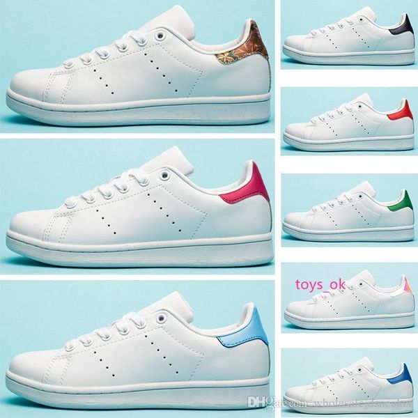 flats designer stan casual shoes women mens smith flower triple white black zebra green fuchsia red trainer outdoor sports sneakers 36-45 
flats designer stan casual shoes women mens smith flower triple white black zebra green fuchsia red trainer outdoor sports sneakers 36-45