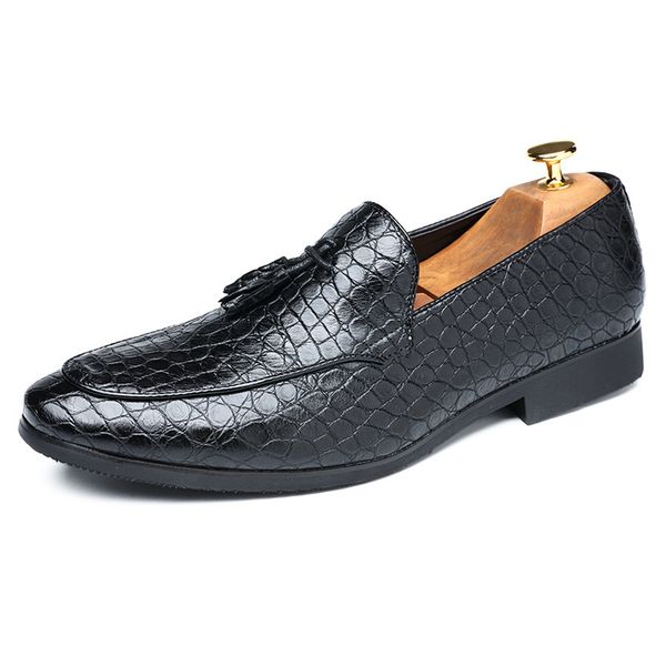 new 2019 british style brogue shoes leather men casual shoes fashion brand man business shoes male footwear a1726, Black
new 2019 british style brogue shoes leather men casual shoes fashion brand man business shoes male footwear a1726, Black