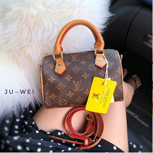 brand classic city bag lady oxidizing leather iconic speedy handbag zippe1r lock & strap women purse tote bag shoulder bags18*11*9cm
brand classic city bag lady oxidizing leather iconic speedy handbag zippe1r lock & strap women purse tote bag shoulder bags18*11*9cm