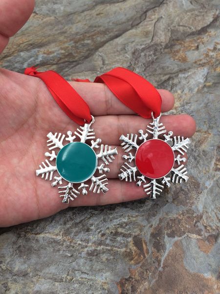 wholesale personalized red green white enamel round ribbon keychain monogrammed enamel disc christmas decoration snowflake key chains, Silver
wholesale personalized red green white enamel round ribbon keychain monogrammed enamel disc christmas decoration snowflake key chains, Silver