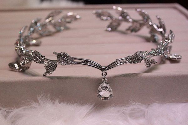 latest vintage bride hair accessory wedding rhinestone waterdrop pendent leaf hair accessory head jewelry headband, Golden;white
latest vintage bride hair accessory wedding rhinestone waterdrop pendent leaf hair accessory head jewelry headband, Golden;white