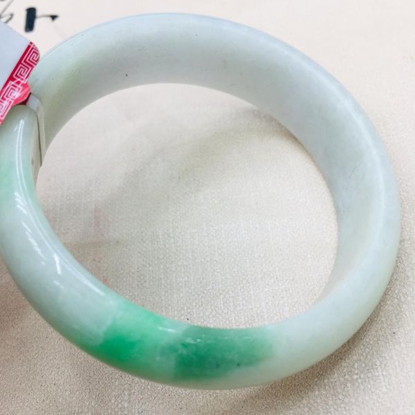 natural burmese emerald noble 52-62mm double color + green bracelet female princess jade bracelet send a certificate, Golden;silver
natural burmese emerald noble 52-62mm double color + green bracelet female princess jade bracelet send a certificate, Golden;silver