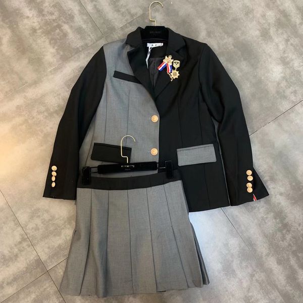 2019 autumn new female lapel double pocket blazer + high waist pleated skirt fashion two-piece suit, White;black
2019 autumn new female lapel double pocket blazer + high waist pleated skirt fashion two-piece suit, White;black