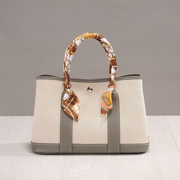 luxurious2019 oblique satchel single shoulder woman handbag canvas bag garden package
luxurious2019 oblique satchel single shoulder woman handbag canvas bag garden package