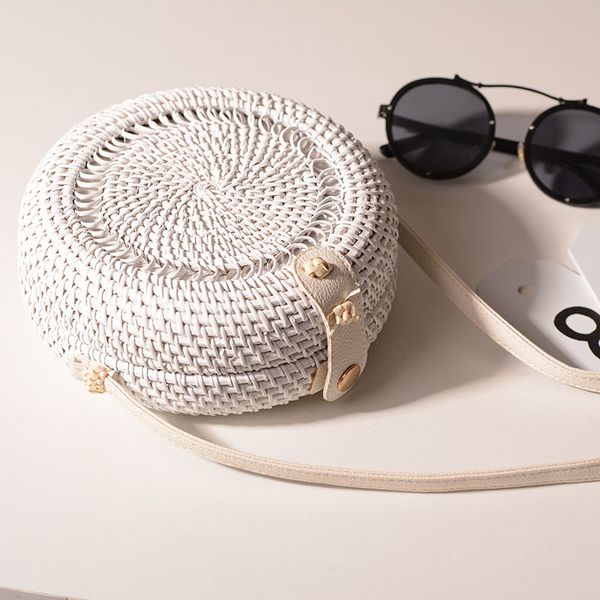 rattan ins, butterfly, baosen series, retro art, hand-made white small circle, hollow woven bag, pu belt
rattan ins, butterfly, baosen series, retro art, hand-made white small circle, hollow woven bag, pu belt