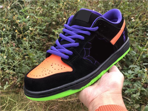6817 006 release authentic sb dunk low night of mischief running shoes men glow in the dark black/total orange-court purple-volt bq
6817 006 release authentic sb dunk low night of mischief running shoes men glow in the dark black/total orange-court purple-volt bq