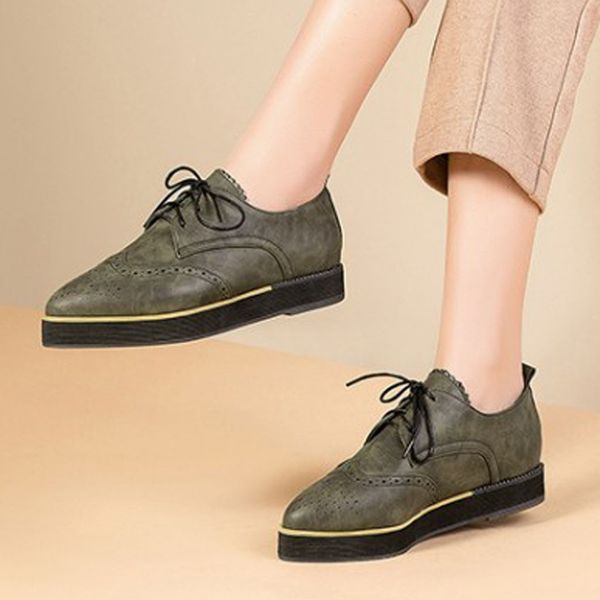 2019 spring womens flats shoes new rivet loafers flat pointed platform pointed toe thick bottom casual single roman boots, Black
2019 spring womens flats shoes new rivet loafers flat pointed platform pointed toe thick bottom casual single roman boots, Black