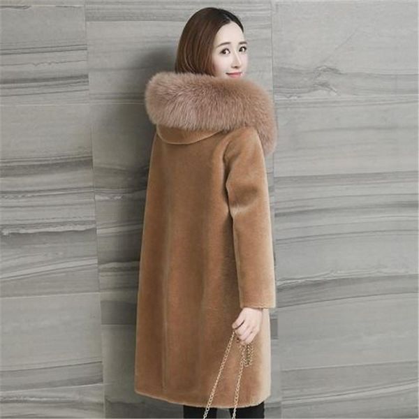 2019 winter women real fur collar coat cloak hooded sheep shearing fur overcoat female slim long poncho abrigos mujer m33, Black
2019 winter women real fur collar coat cloak hooded sheep shearing fur overcoat female slim long poncho abrigos mujer m33, Black
