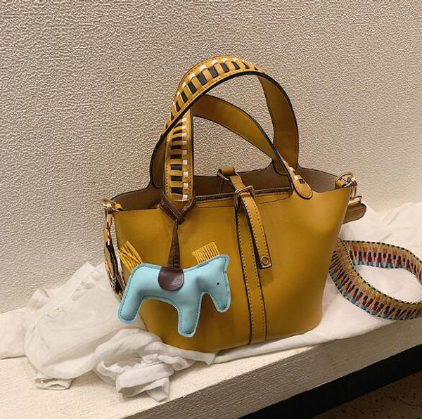 new fashion women bucket bags style wide shoulder straps shoulder bags lady handbags pu bag
new fashion women bucket bags style wide shoulder straps shoulder bags lady handbags pu bag