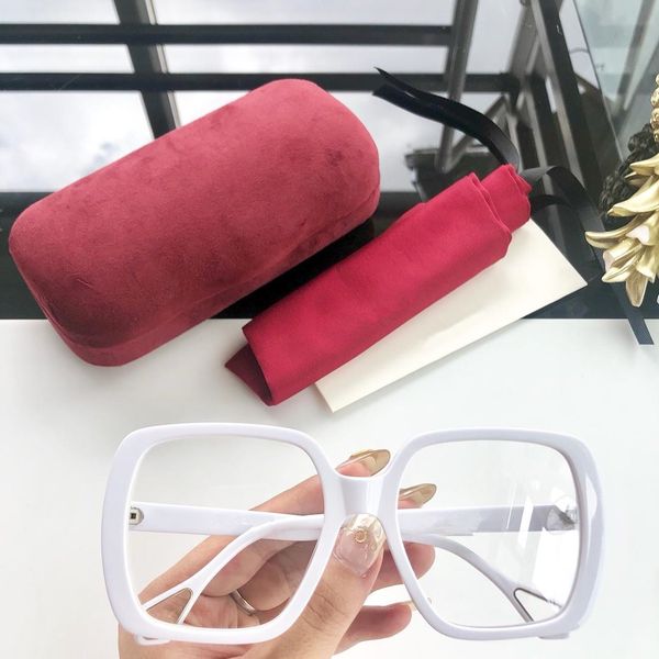 0611 popular new selling luxury designer sunglasses for women square plate full framework fashion lady generous style uv400 lens
0611 popular new selling luxury designer sunglasses for women square plate full framework fashion lady generous style uv400 lens