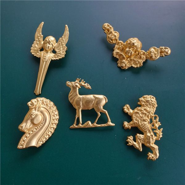 huanzhi 2020 new vintage golden silver feather angel lion mermaid elk horse animal brooch for women and man party jewelry, Gray
huanzhi 2020 new vintage golden silver feather angel lion mermaid elk horse animal brooch for women and man party jewelry, Gray