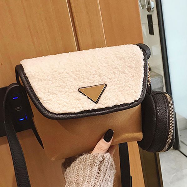 2019 women designer shoulder messenger bag fashion new winter handbag plush leather patchwork travel component bags 
2019 women designer shoulder messenger bag fashion new winter handbag plush leather patchwork travel component bags