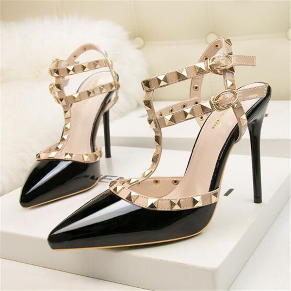 2019 New Rivet Double Buckle Fashion Women Sandals High Heels Pointed Cut-Outs Party Shoes Women Solid Patent Leather Rome Shoes
2019 New Rivet Double Buckle Fashion Women Sandals High Heels Pointed Cut-Outs Party Shoes Women Solid Patent Leather Rome Shoes