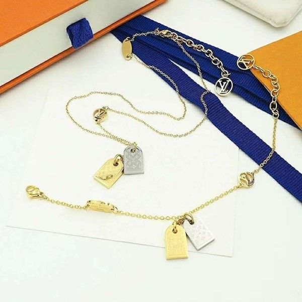 new double brand letter four leaf flower designer jewelry set luxury designer jewelry women bracelets, Silver
new double brand letter four leaf flower designer jewelry set luxury designer jewelry women bracelets, Silver