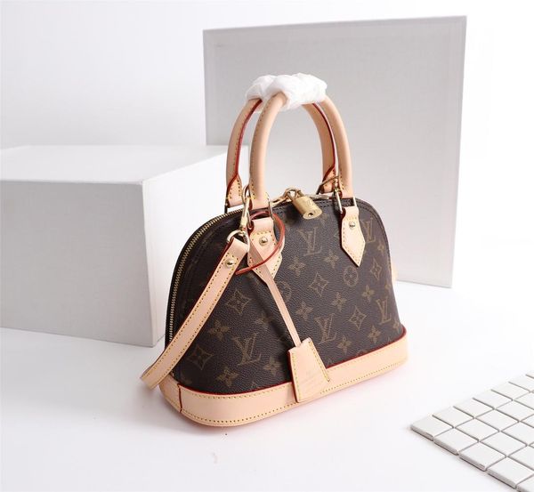 A2019 premium handbag 2019 luxury brand female handbag famous designer handbag famous designer luxury backpack 25*19*12CM
A2019 premium handbag 2019 luxury brand female handbag famous designer handbag famous designer luxury backpack 25*19*12CM