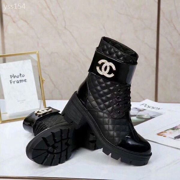 2019 european station martin boots show feet small leather waterproof platform short boots plus velvet cotton shoes women winter fashion, Black
2019 european station martin boots show feet small leather waterproof platform short boots plus velvet cotton shoes women winter fashion, Black