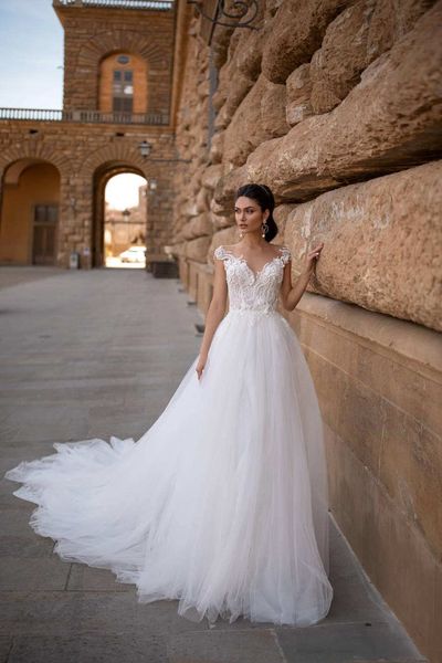 2020 a line lace applique wedding dresses v neck bohemia sweep train bridal gowns, White
2020 a line lace applique wedding dresses v neck bohemia sweep train bridal gowns, White