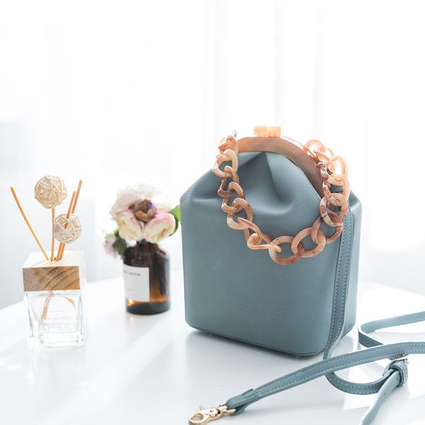 new box shoulder bag retro crossbody bags for women fashion show leather handbags lady messenger bag unique straps bags
new box shoulder bag retro crossbody bags for women fashion show leather handbags lady messenger bag unique straps bags