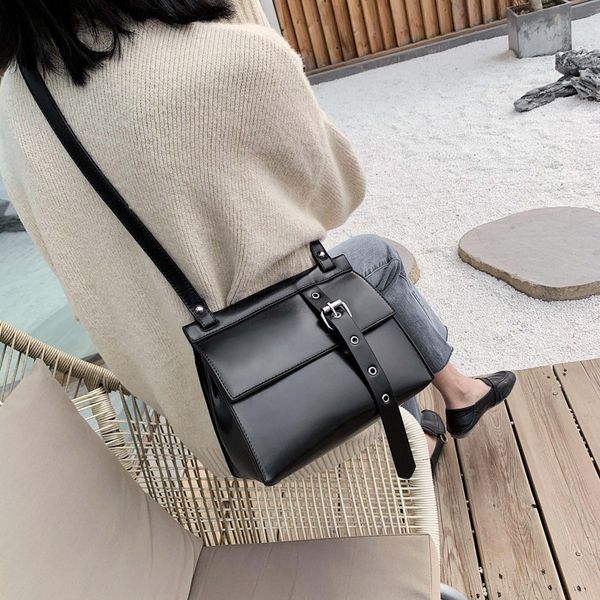 2020 new ladies messenger bag korean fashion casual simple solid color retro hong kong style shoulder small square bag women
2020 new ladies messenger bag korean fashion casual simple solid color retro hong kong style shoulder small square bag women