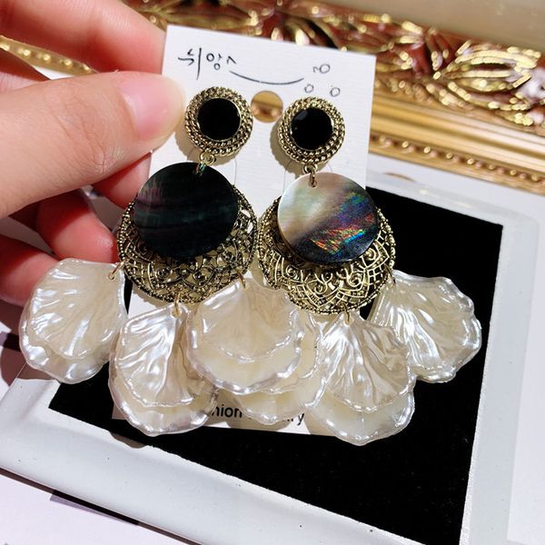 new ins fashion luxury designer exaggerated vintage shell tassel dangle stud earrings for woman girls, Golden;silver
new ins fashion luxury designer exaggerated vintage shell tassel dangle stud earrings for woman girls, Golden;silver