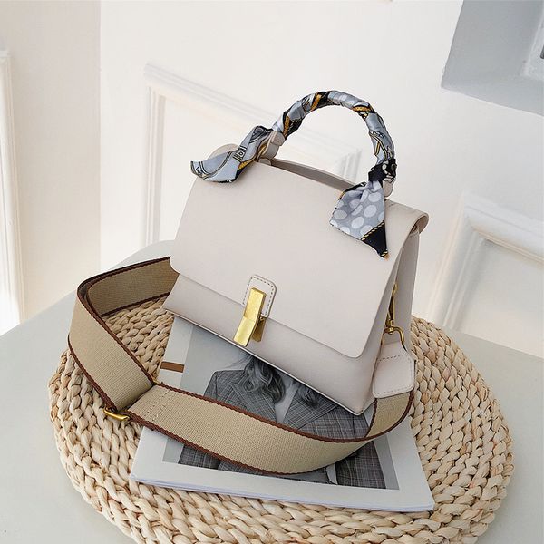 new french design fashion handbag & elegant wide shoulder strap shoulder bag messenger bag square width 21.5cm height 16cm
new french design fashion handbag & elegant wide shoulder strap shoulder bag messenger bag square width 21.5cm height 16cm