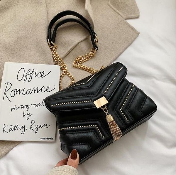 est brand women's high-end chain bag designer solid color studded shoulder bag fashionable commute bag mobile phone coin purse
est brand women's high-end chain bag designer solid color studded shoulder bag fashionable commute bag mobile phone coin purse