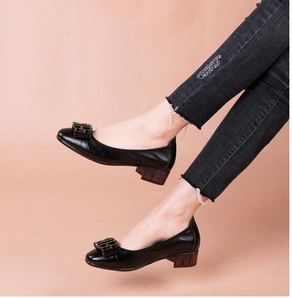 genuine leather 2019 women's flat shoes shallow mouth round toe shoes soft leather feet low heel mother shoes, Black
genuine leather 2019 women's flat shoes shallow mouth round toe shoes soft leather feet low heel mother shoes, Black