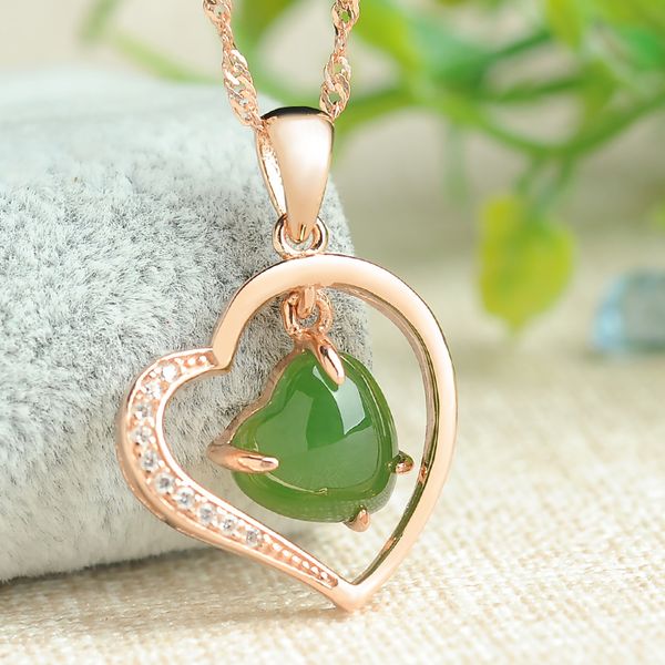 925 silver and tian biyu heart-shaped pendant spinach green jade pendant jade drop drop send certificate
925 silver and tian biyu heart-shaped pendant spinach green jade pendant jade drop drop send certificate