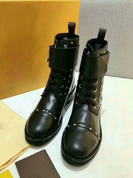 fashion luxuryss26 designered women ankle boots classic women's shorts boots designer ladies short boots genuine leather shoes, Black
fashion luxuryss26 designered women ankle boots classic women's shorts boots designer ladies short boots genuine leather shoes, Black