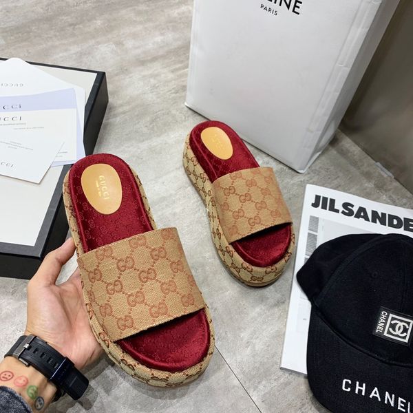 2020 new women's slippers thick bottom designer women's shoes luxury flat bottom beach outdoor slippers, Black
2020 new women's slippers thick bottom designer women's shoes luxury flat bottom beach outdoor slippers, Black