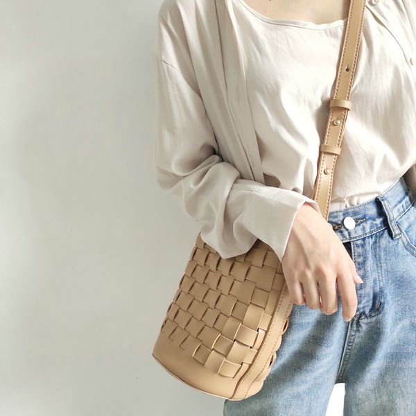 knitting women bucket bags retro korean messenger bags elegant tite cross-body large capacity soft pu leather shoulder
knitting women bucket bags retro korean messenger bags elegant tite cross-body large capacity soft pu leather shoulder