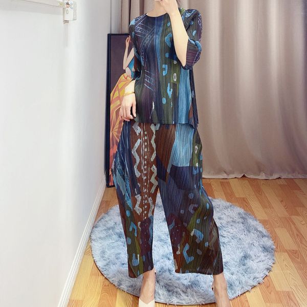 changpleat summer 2020 new printed women sets miyak pleated fashion large size loose elastic waist irregular pants two-piece set, White
changpleat summer 2020 new printed women sets miyak pleated fashion large size loose elastic waist irregular pants two-piece set, White