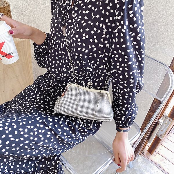 evening bags 2021 women's dinner bag fashion all-match ladies clutch korean version of the simple chain
evening bags 2021 women's dinner bag fashion all-match ladies clutch korean version of the simple chain