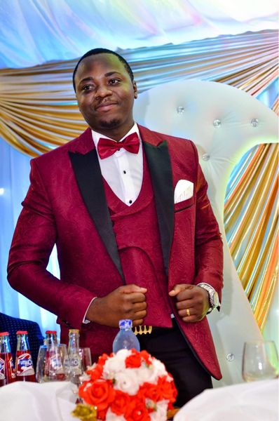 burgundy embossing groom tuxedos black lapel groomsman wedding 3 piece suit popular men business jacket blazer(jacket+pants+tie+vest) 2653, Black;gray
burgundy embossing groom tuxedos black lapel groomsman wedding 3 piece suit popular men business jacket blazer(jacket+pants+tie+vest) 2653, Black;gray