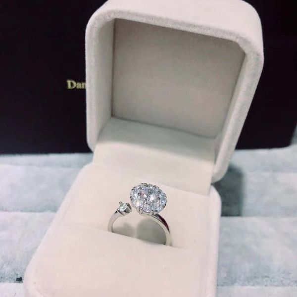 2008 explosion rotary ring female pure silver net red fashion temperament running tremble rotary ring wholesale, Golden;silver
2008 explosion rotary ring female pure silver net red fashion temperament running tremble rotary ring wholesale, Golden;silver