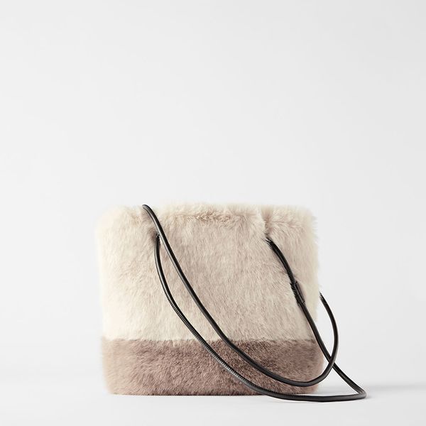 2020 faux fur handbags patchwork tote bag winter hand bags for women warm long handle clutches female fashion shopper bags
2020 faux fur handbags patchwork tote bag winter hand bags for women warm long handle clutches female fashion shopper bags