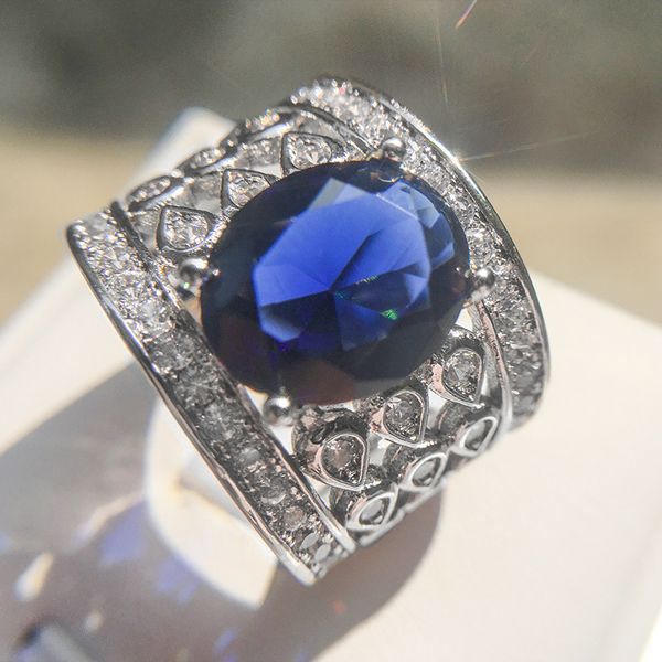 euramerican hollow blue zircon women rings with big stone fashion shiny full zircon wedding band rings party jewelry gifts anel, Golden;silver
euramerican hollow blue zircon women rings with big stone fashion shiny full zircon wedding band rings party jewelry gifts anel, Golden;silver