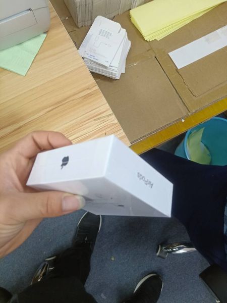 2019 W1 bluetooth chip case is a super cop two-ear headphone case with touch and voice control connected to iCloud for top quality
2019 W1 bluetooth chip case is a super cop two-ear headphone case with touch and voice control connected to iCloud for top quality