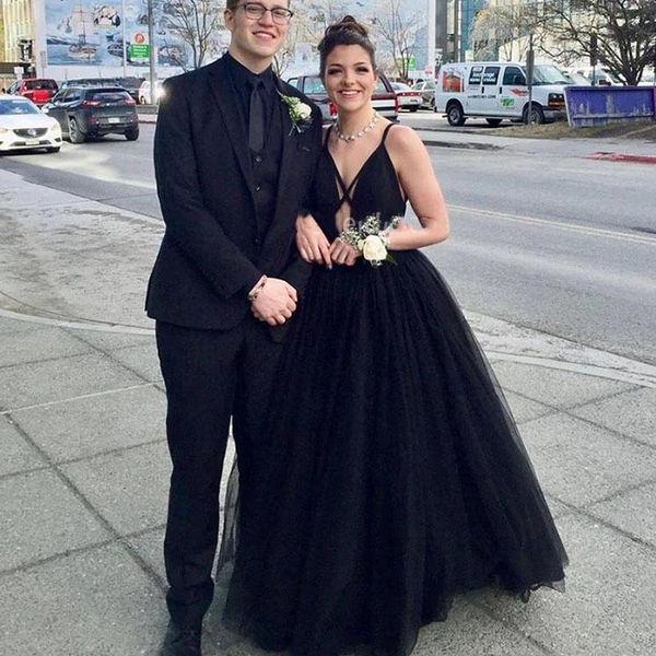 simple gothic black a line prom dresses tulle spaghetti straps floor length backless formal dress evening gowns robe de soiree
simple gothic black a line prom dresses tulle spaghetti straps floor length backless formal dress evening gowns robe de soiree