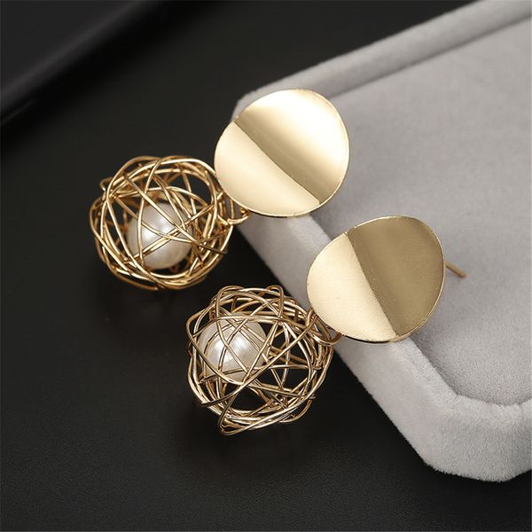 new pearl stud earrings for women golden color round ball geometric earrings for party wedding gift wholesale ear jewelry
new pearl stud earrings for women golden color round ball geometric earrings for party wedding gift wholesale ear jewelry