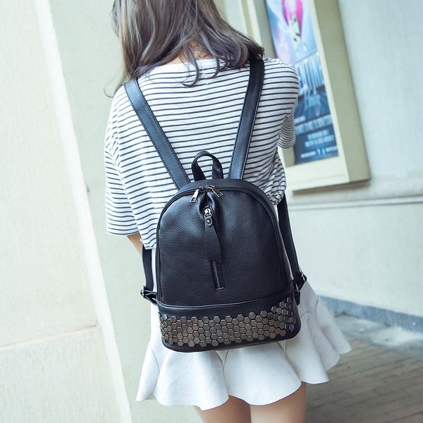 2020 new women's shoulder bag korean version soft leather rivet casual large capacity travel bag fashion casual backpack ladies
2020 new women's shoulder bag korean version soft leather rivet casual large capacity travel bag fashion casual backpack ladies