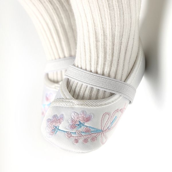New autumn Baby Girl Embroidery Flower Anti-Slip Casual Sneakers Toddler Soft Soled Walking Shoes Baby Shoes Size 0-18 months
New autumn Baby Girl Embroidery Flower Anti-Slip Casual Sneakers Toddler Soft Soled Walking Shoes Baby Shoes Size 0-18 months