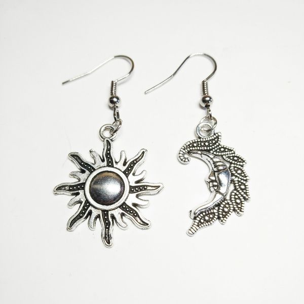 ancient silver sun moon charm earrings fashion creative women men jewelry handmade astronomical observer designer earrings friend gift
ancient silver sun moon charm earrings fashion creative women men jewelry handmade astronomical observer designer earrings friend gift