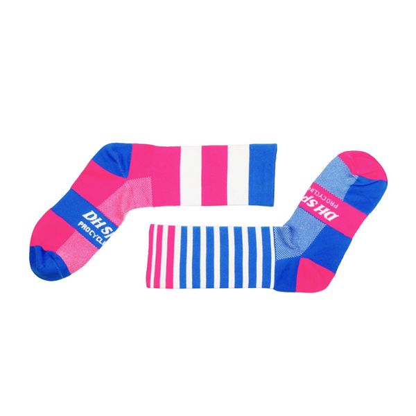 1pair compression racing middle tube wear resistant professional bicycle climbing adults casual cycling socks outdoor sports, Black
1pair compression racing middle tube wear resistant professional bicycle climbing adults casual cycling socks outdoor sports, Black
